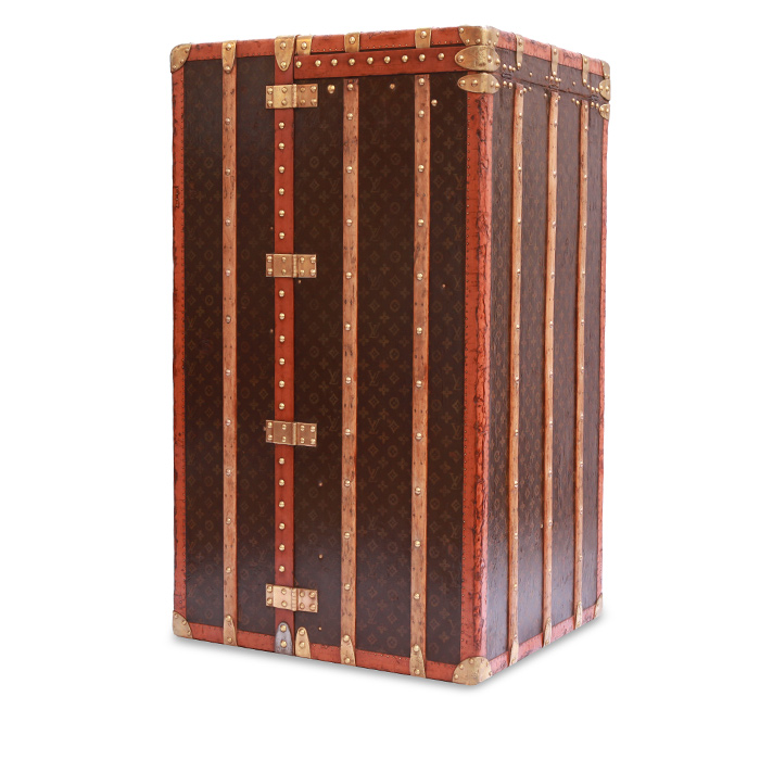 Louis Vuitton Wardrobe trunk in monogram canvas and brown lozine (vulcanised fibre) - Detail D1
