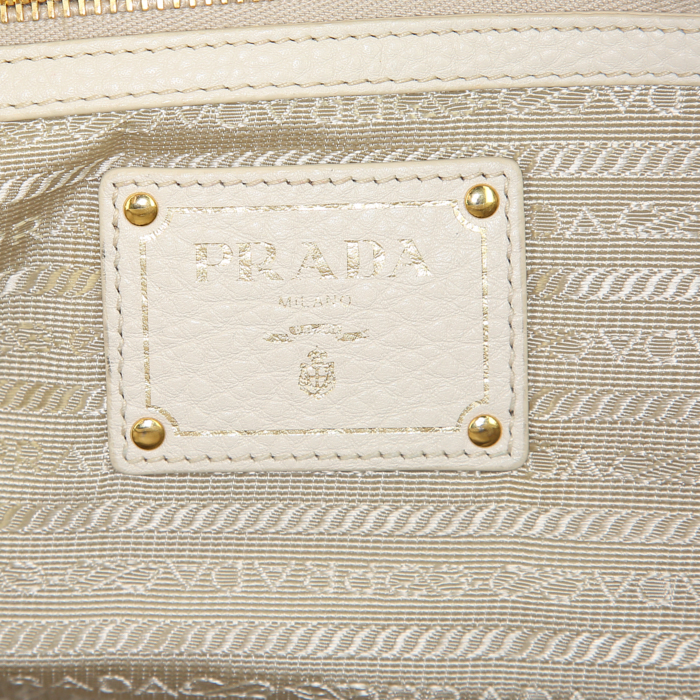 Prada Lux Chain shoulder bag in off-white grained leather - Detail D3