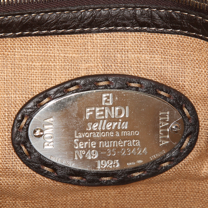 Fendi Selleria Villa Borghese handbag in brown leather - Detail D3