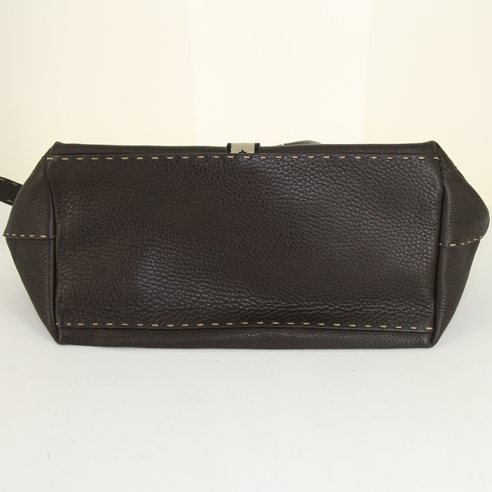 Fendi Selleria Villa Borghese handbag in brown leather - Detail D4