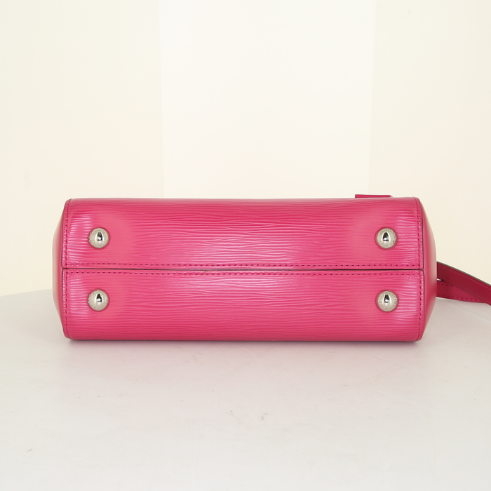 Sac à main Louis Vuitton Cluny en cuir épi rose - Detail D5