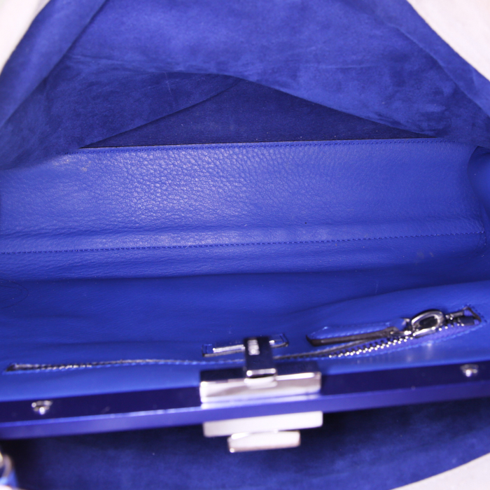 Bolso de mano Fendi Peekaboo modelo grande en charol azul y ante beige - Detail D3