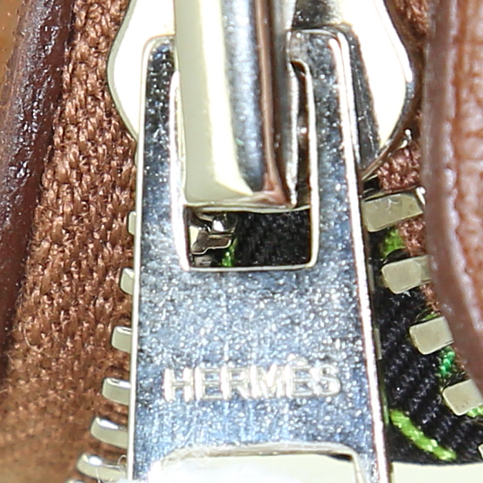 Bolso Cabás Hermes Silkin en cuero granulado marrón y seda negra - Detail D3