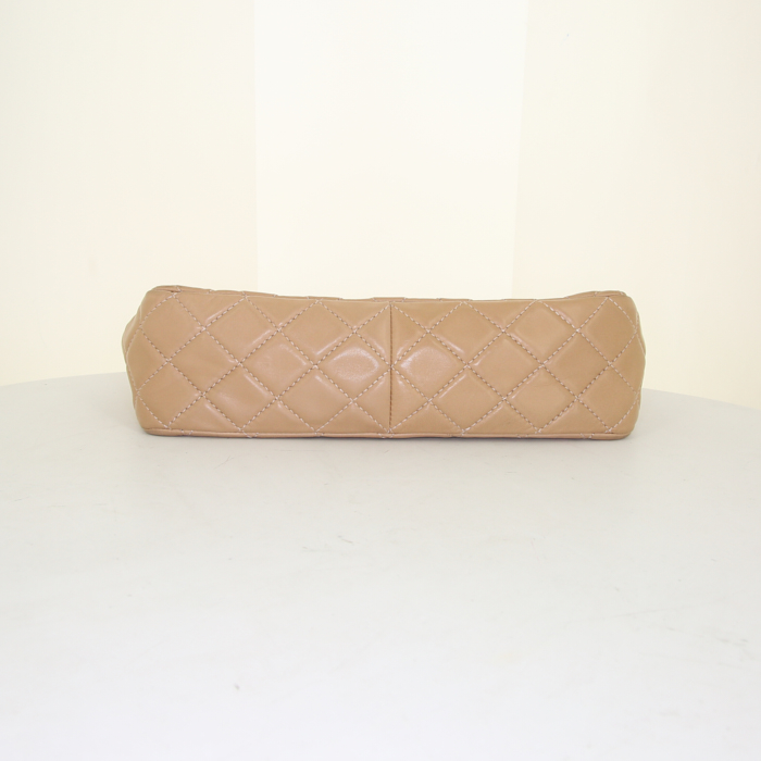 Borsa a tracolla Chanel Timeless jumbo in pelle trapuntata beige - Detail D5