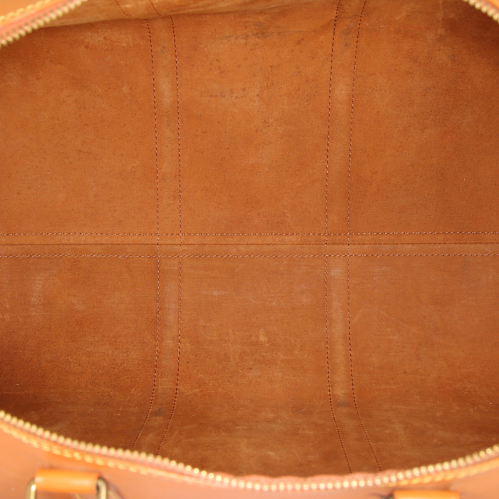Bolsa de viaje Louis Vuitton Keepall 55 cm en cuero Epi color oro - Detail D2
