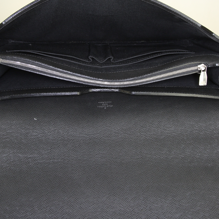 Louis Vuitton Neo Robusto briefcase in black taiga leather - Detail D2