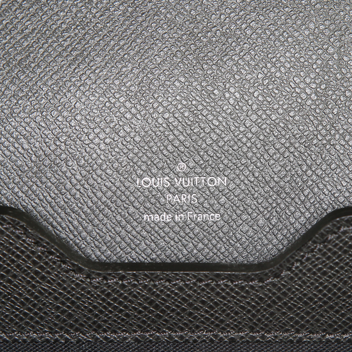 Porta-documentos Louis Vuitton Neo Robusto en cuero taiga negro - Detail D3