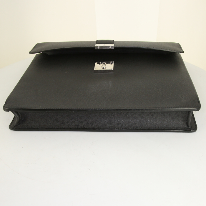 Louis Vuitton Neo Robusto briefcase in black taiga leather - Detail D4