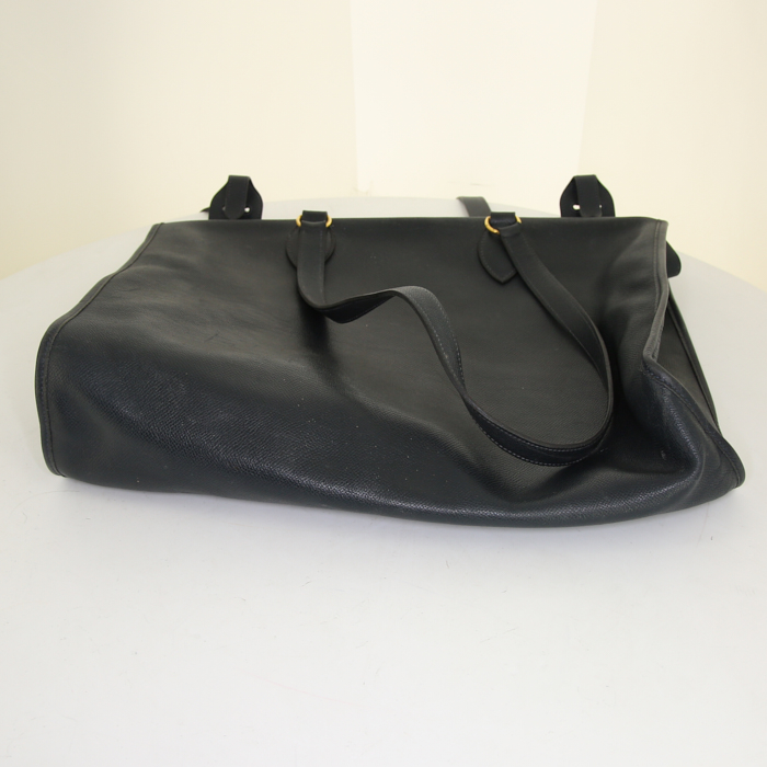 Sac cabas Hermès Kaba en cuir Courchevel bleu - Detail D4