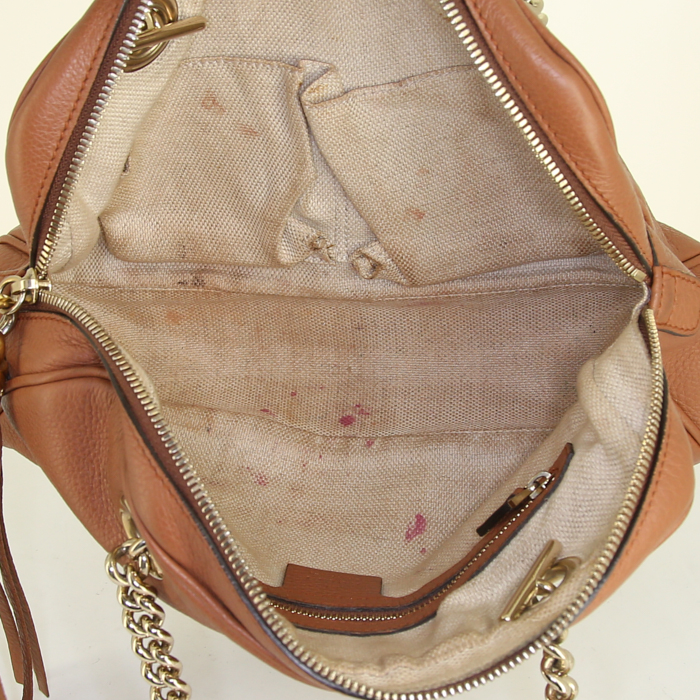 Bolso de mano Gucci Soho en cuero granulado marrón - Detail D2