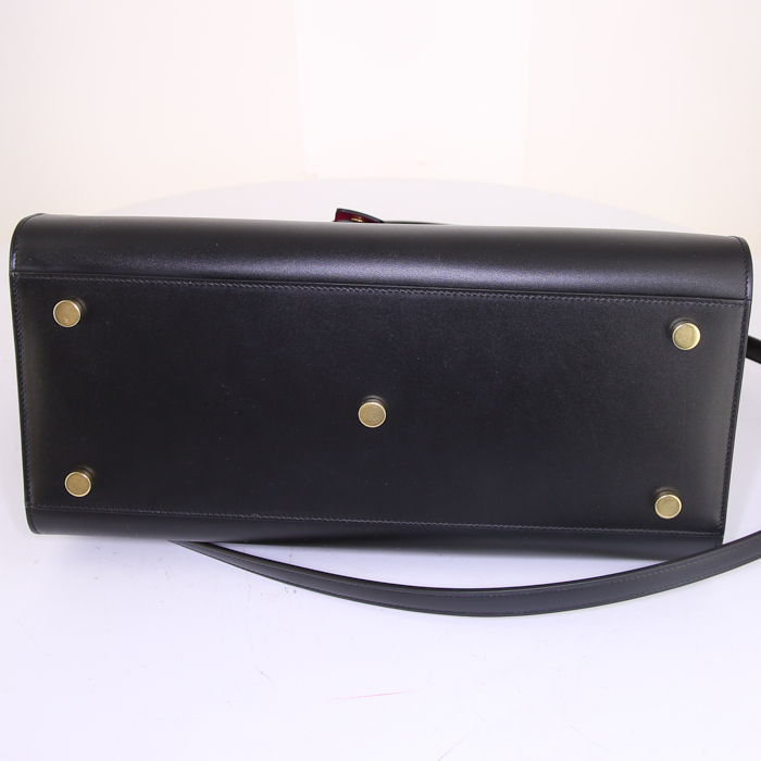 Bolso de mano Saint Laurent Sac de jour modelo pequeño en cuero negro - Detail D5