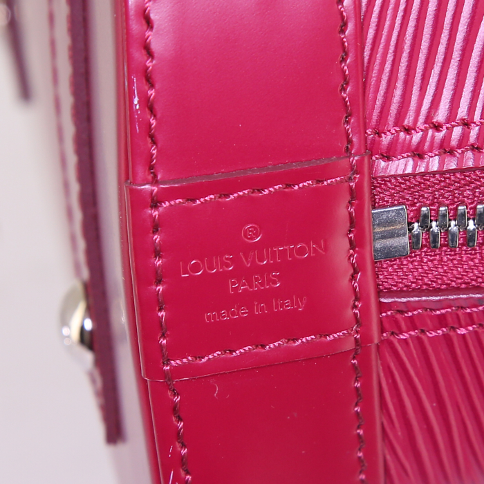 Borsa a tracolla Louis Vuitton Alma BB in pelle Epi fucsia - Detail D4
