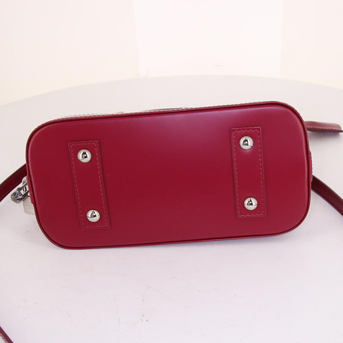 Louis Vuitton Alma BB shoulder bag in fuchsia epi leather - Detail D5