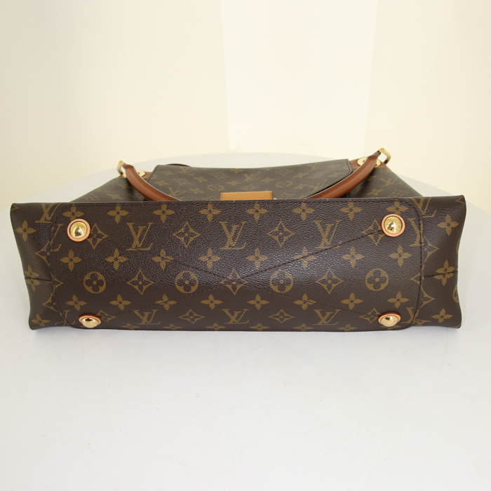 Bolso para llevar al hombro Louis Vuitton Olympe en lona Monogram revestida marrón y cuero color caramelo - Detail D4