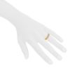Anello flessibile Dior Gourmette modello piccolo in oro giallo e diamanti - Detail D1 thumbnail