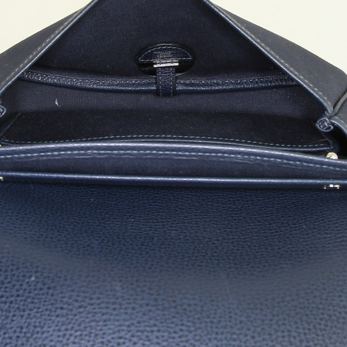 Bolso para llevar al hombro o en la mano Hermes Colorado en cuero granulado azul y lona azul - Detail D2
