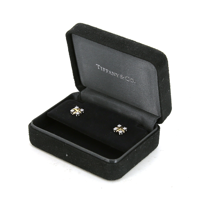 Paire de clous d'oreilles Tiffany 
Co Lynn en or jaune,  platine et diamants - Detail D2