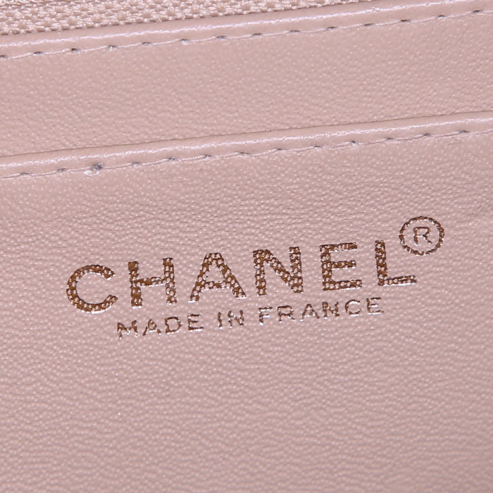 Chanel Vintage shoulder bag in beige quilted leather and black patent leather - Detail D4