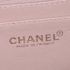Bolso bandolera Chanel Vintage en cuero acolchado beige y charol negro - Detail D4 thumbnail
