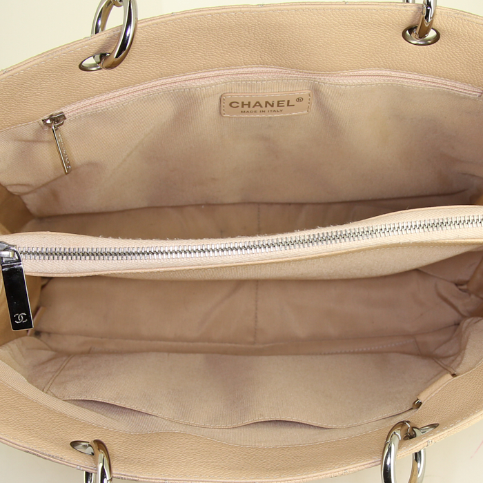 Borsa da spalla o a mano Chanel Shopping GST modello grande in pelle martellata e trapuntata beige - Detail D2