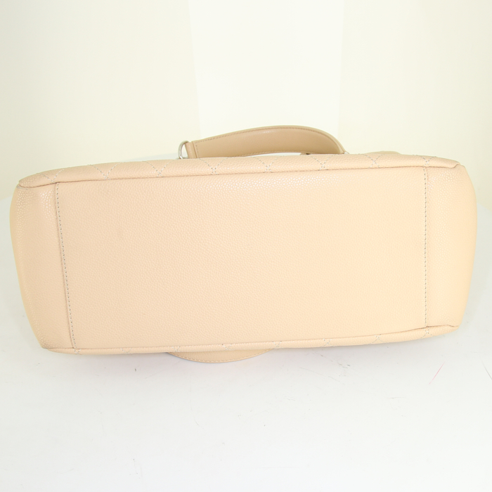 Borsa da spalla o a mano Chanel Shopping GST modello grande in pelle martellata e trapuntata beige - Detail D4