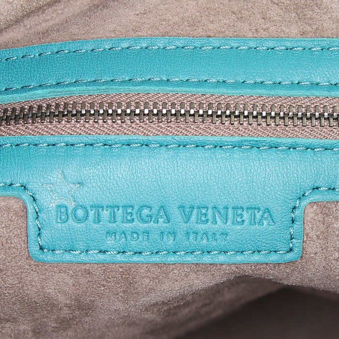 Bolso para llevar al hombro Bottega Veneta en cuero trenzado azul - Detail D3