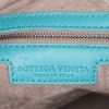 Sac porté épaule Bottega Veneta en cuir tressé bleu - Detail D3 thumbnail