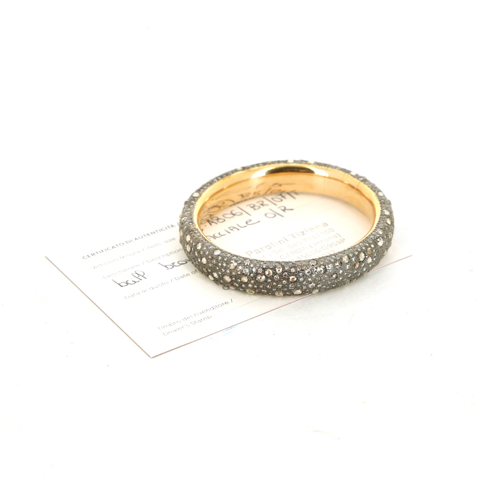 Opening Pomellato Tango bangle in pink gold,  blackened gold and diamonds - Detail D2