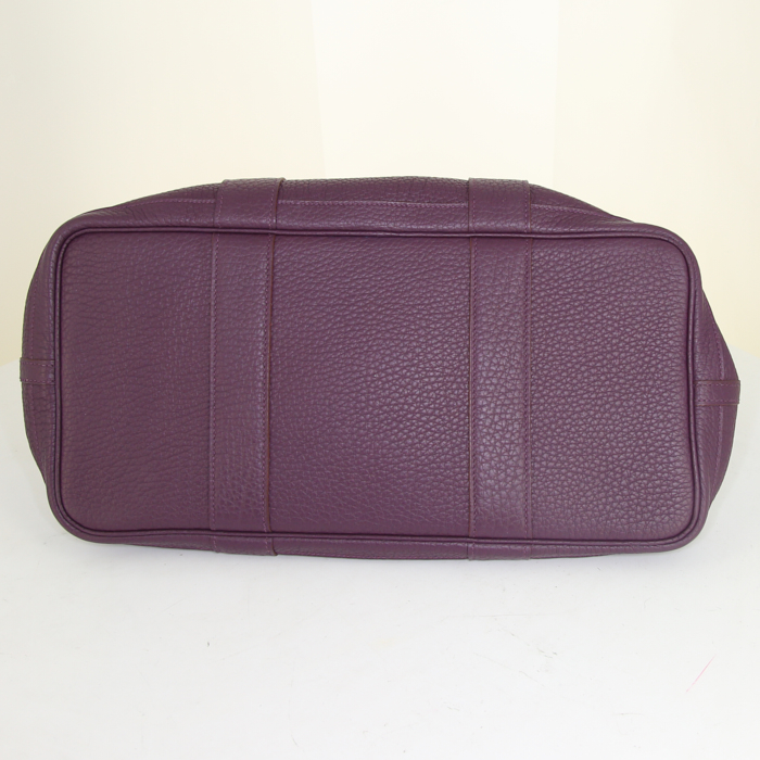 Hermes Garden shopping bag in purple Raisin leather clémence - Detail D4