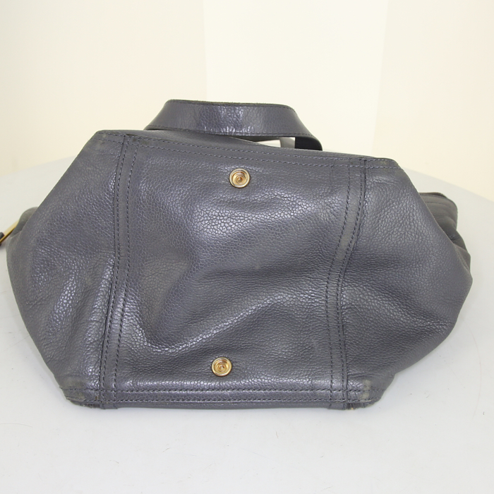 Bolso de mano Saint Laurent Downtown modelo pequeño en cuero irisado malva - Detail D4