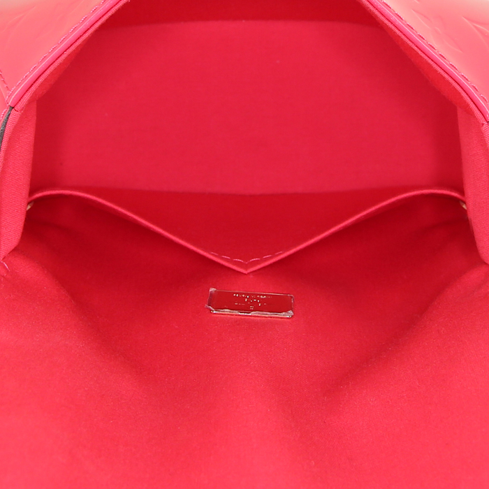 Bolso de mano Louis Vuitton Passadena en charol Monogram rosa - Detail D3