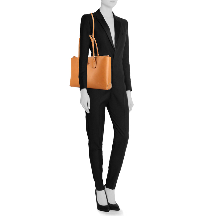 Tod's D-Bag bag worn on the shoulder or carried in the hand in beige - Detail D2
