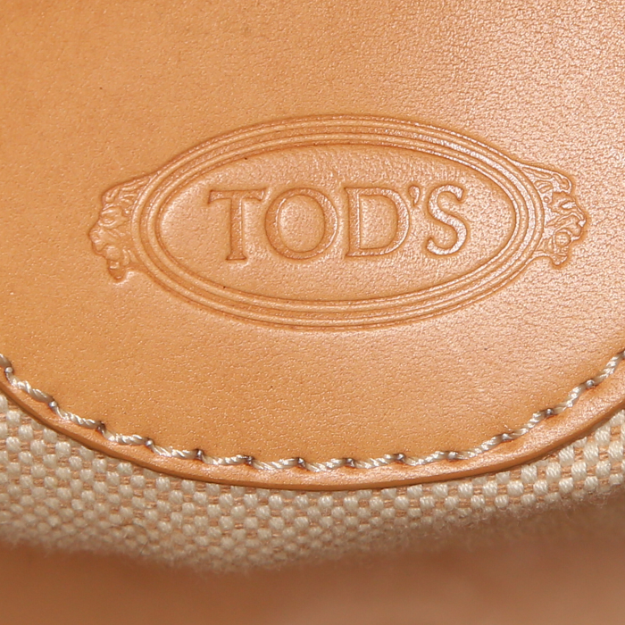 Tod's D-Bag bag worn on the shoulder or carried in the hand in beige - Detail D4