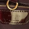 Sac cabas Louis Vuitton Wilshire en cuir verni monogram bordeaux - Detail D3 thumbnail