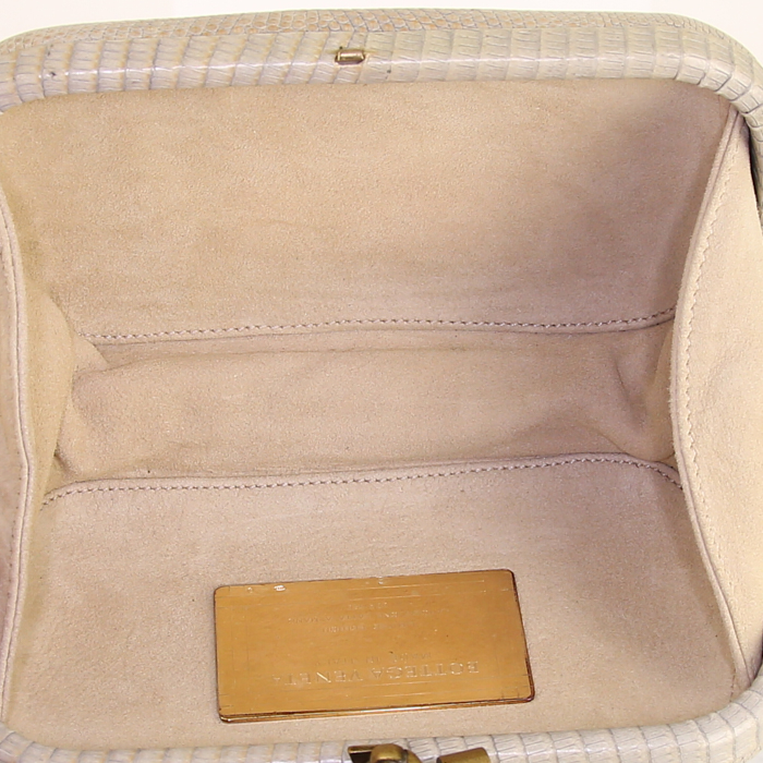 Pochette Bottega Veneta  Knot in lucertola beige e pelle beige - Detail D2