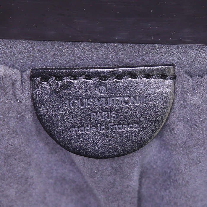 Vanity Louis Vuitton en cuero Epi negro - Detail D3