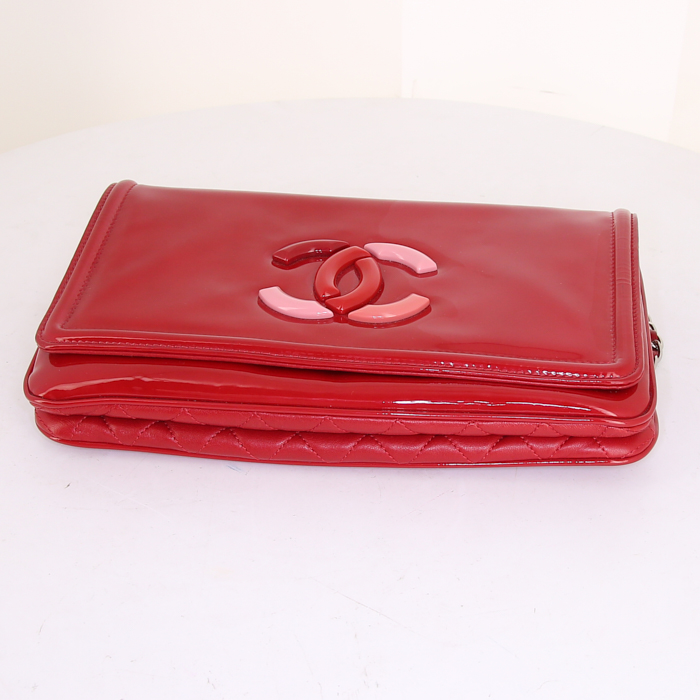 Chanel Edition Limitée shoulder bag in red patent leather - Detail D5
