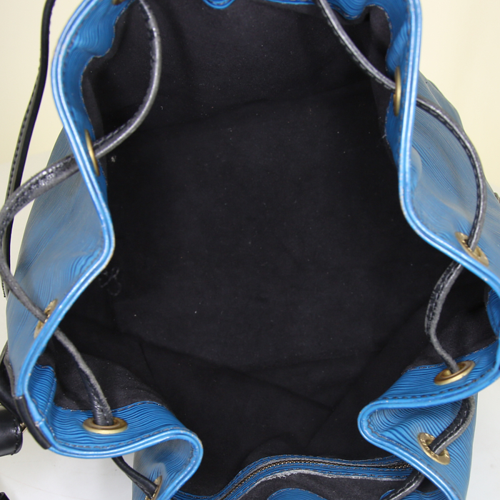 Sac à main Louis Vuitton petit Noé petit modèle en cuir épi bicolore bleu et noir - Detail D2