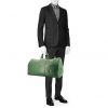 Sac de voyage Louis Vuitton Keepall 55 cm en cuir épi vert - Detail D1 thumbnail