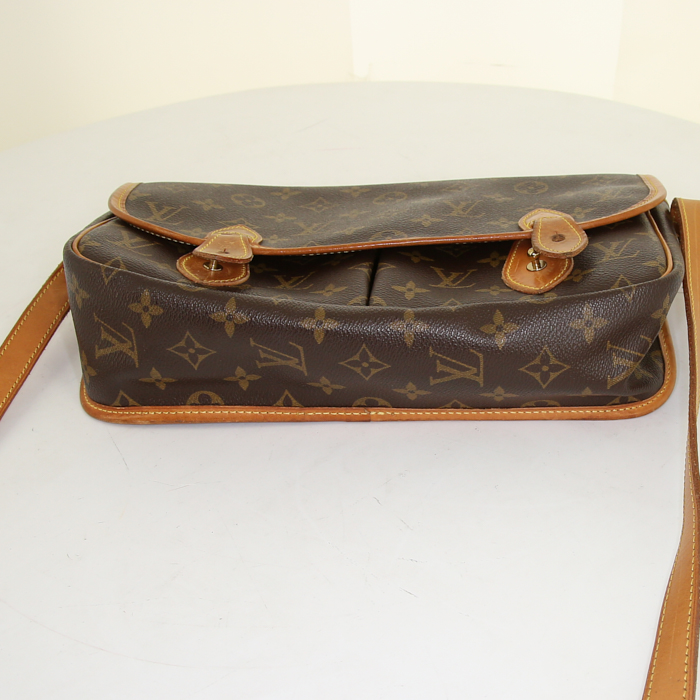 Borsa a tracolla Louis Vuitton Gibecière in tela monogram marrone e pelle naturale - Detail D4