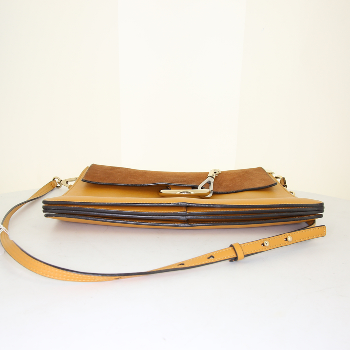 Sac bandoulière Chloé Faye moyen modèle en cuir jaune-moutarde et daim marron - Detail D4