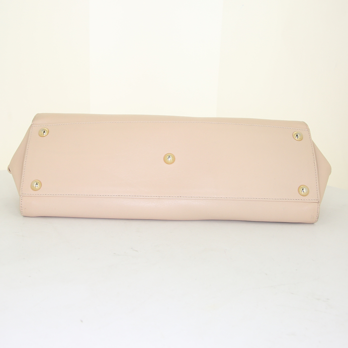 Salvatore Ferragamo Gancini bag worn on the shoulder or carried in the hand in beige leather - Detail D4