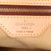 Louis Vuitton Bucket shopping bag in natural leather - Detail D3 thumbnail