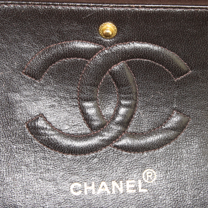Chanel 2.55 handbag in brown quilted suede - Detail D4