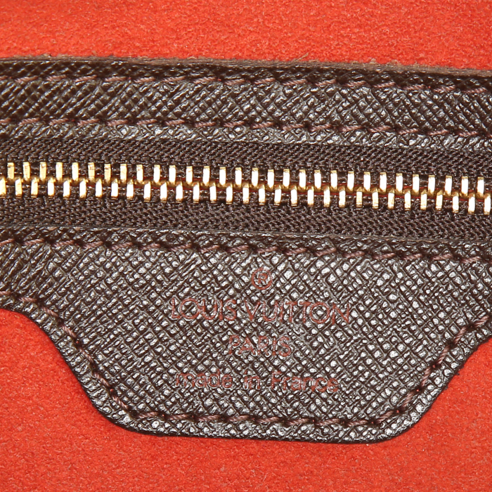 Bolso de mano Louis Vuitton Triana en lona a cuadros ébano y cuero esmaltado marrón - Detail D3