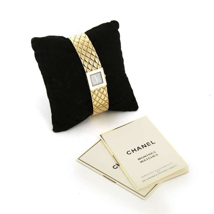 Chanel Matelassé Wristwatch watch in 18k yellow gold Circa 1995 - Detail D2