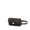 Bolsito-cinturón Chanel en cuero granulado negro - 00pp thumbnail