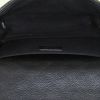 Bolsito-cinturón Chanel en cuero granulado negro - Detail D2 thumbnail