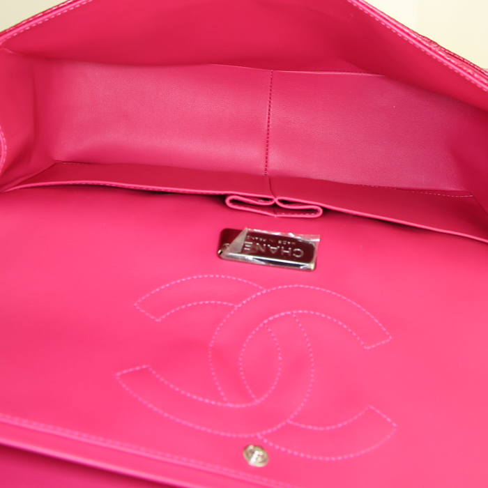 Borsa a tracolla Chanel Timeless jumbo in pitone rosa - Detail D3