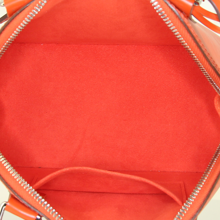 Bolso bandolera Louis Vuitton Alma BB en cuero Epi naranja - Detail D3